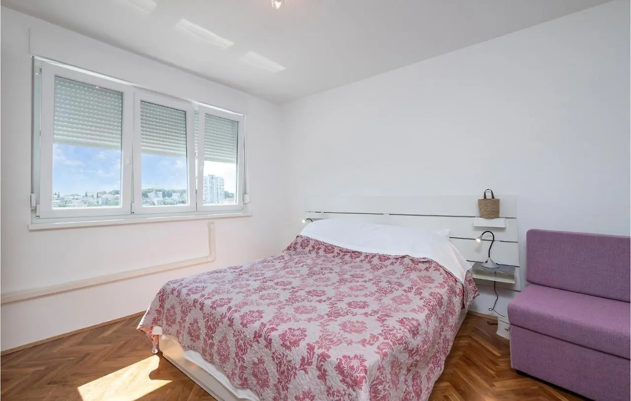 1 Bedroom Lovely Apartment In Pula