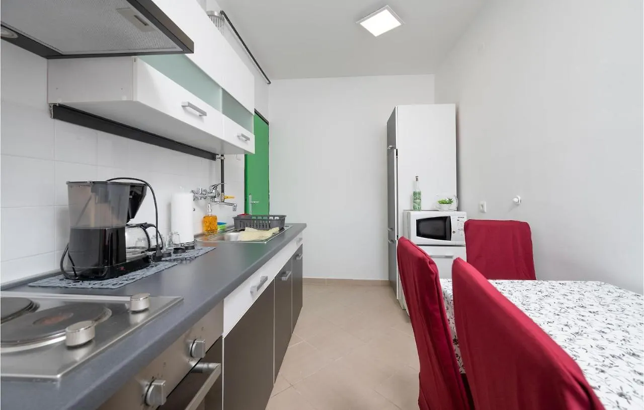 1 Bedroom Lovely Apartment In Pula 0*,
